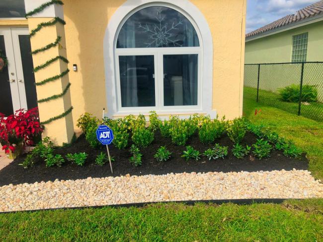 Neat and clean landscaping idea